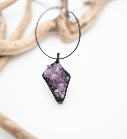 Amethyst mit Lederrand