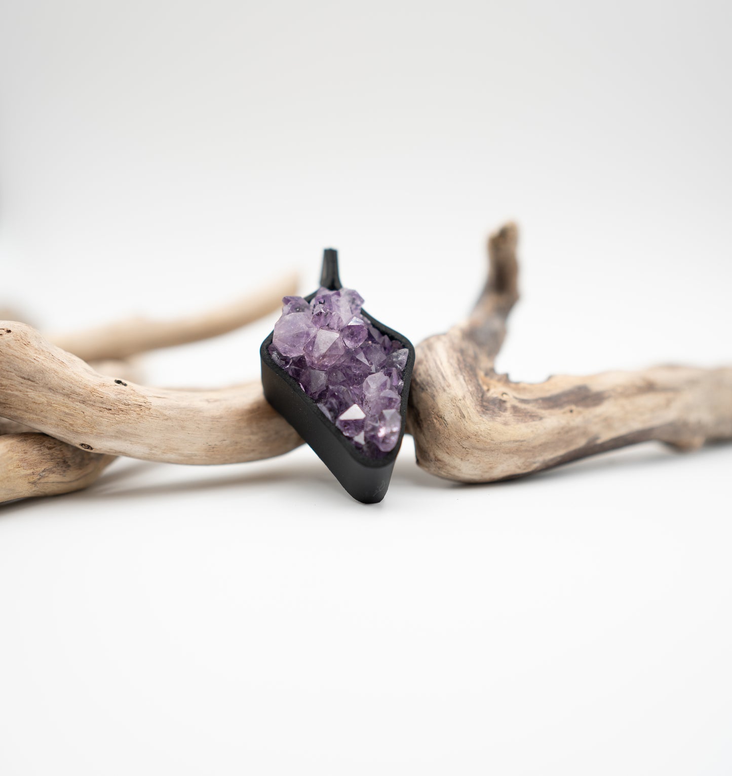 Amethyst mit Lederrand