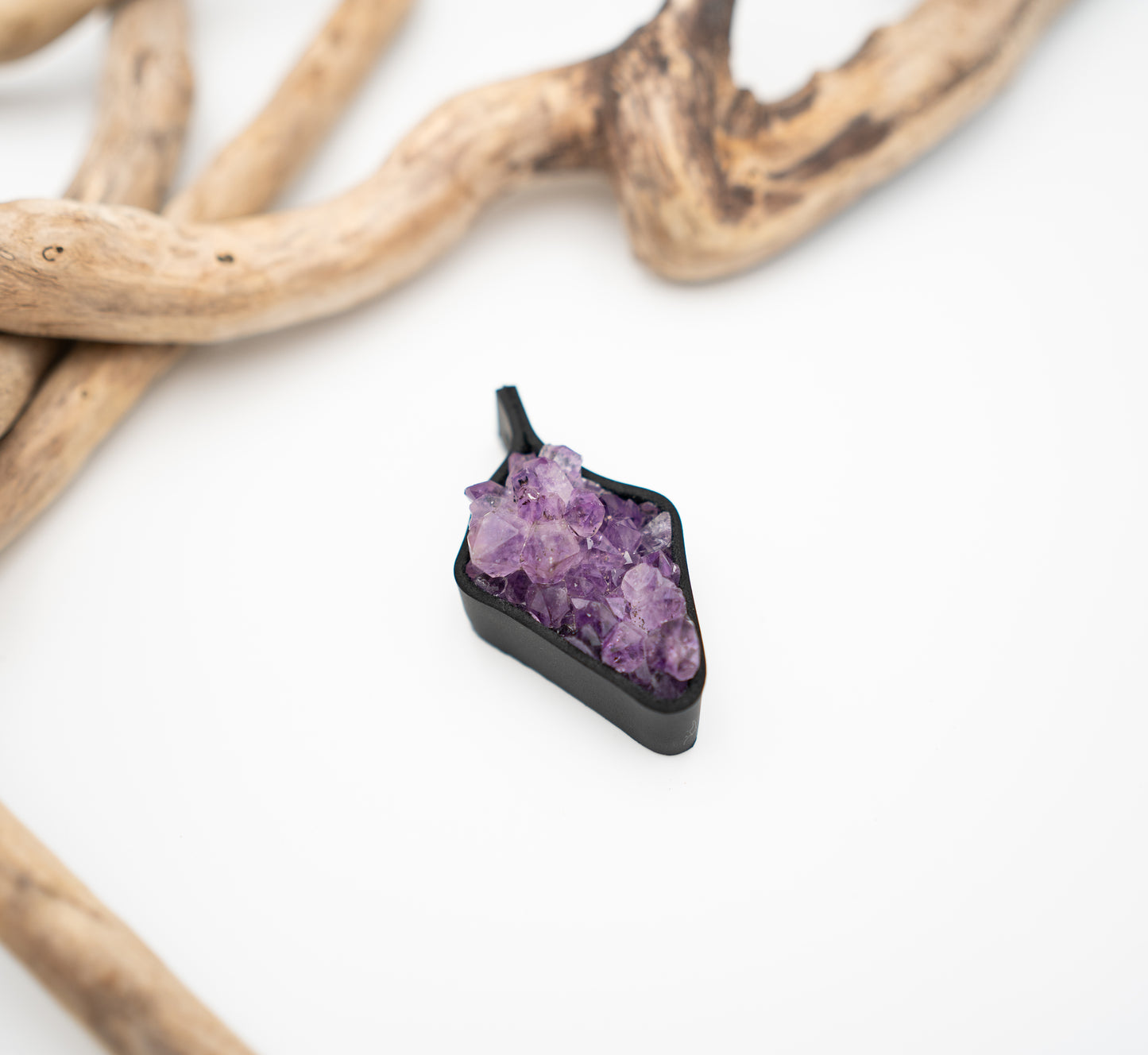 Amethyst mit Lederrand